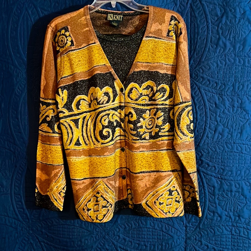 VINTAGE IN KNIT size large sweater buttons in front absolutely gorgeous
